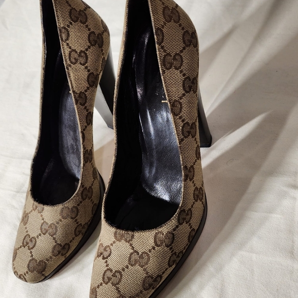 Authentic Gucci pumps size 6 - Picture 9 of 10